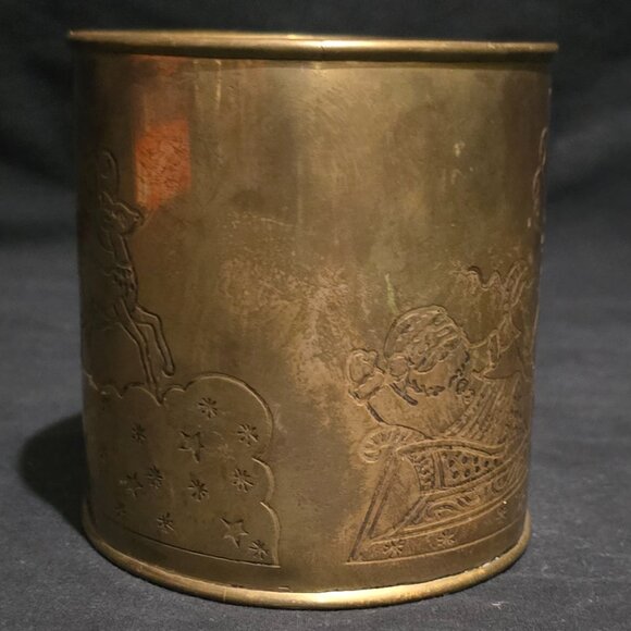 Vintage Brass SANTA SLED Tea Container - 5" x 4" x 4" - Picture 5 of 9